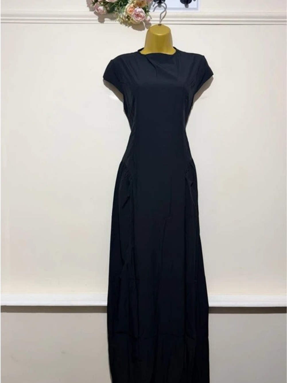 Elegant Black Maxi Dress with Cap Sleeves